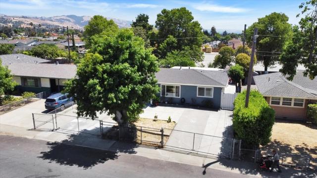 14202 Lucian Avenue, San Jose CA: https://media.crmls.org/mediaz/bbcdc1b3-c5c0-4a6a-9049-2d8d98482eb8.jpg