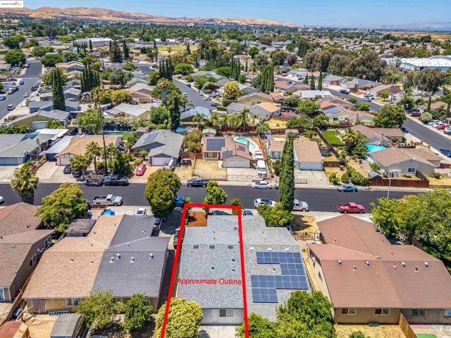 56 Amelia Way, Pittsburg CA: https://media.crmls.org/mediaz/bbce1264-bbcc-493b-b00c-26841d39ebe0.jpg