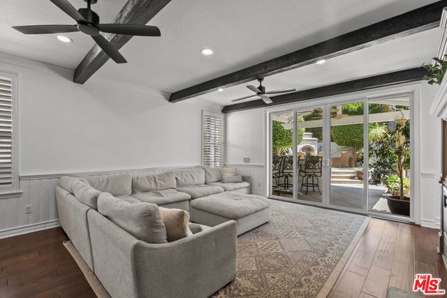 638 Oak Tree Court, Simi Valley CA: https://media.crmls.org/mediaz/bbce13b2-f524-4927-80e1-dabf7cf9f7f5.jpg