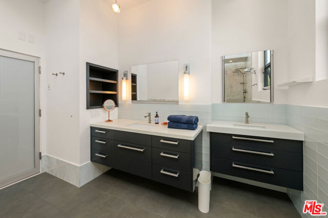135 Outrigger Mall, Marina del Rey CA: https://media.crmls.org/mediaz/bbce5f38-dd97-40bc-ac7b-46256ecd8128.jpg
