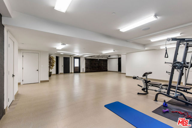 2175 Summitridge Drive, Beverly Hills CA: https://media.crmls.org/mediaz/bbce64f5-57ad-4645-9145-923a681d2e9c.jpg