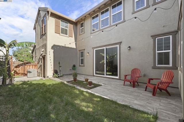 1025 S Fowler Ln, Mountain House CA: https://media.crmls.org/mediaz/bbcf2433-b9f7-4e89-840d-5b101e54c7c7.jpg