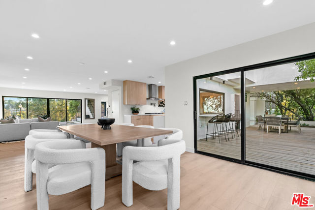 5132 Escobedo Drive, Woodland Hills CA: https://media.crmls.org/mediaz/bbcf34d5-625c-4132-970e-a5c378103cfc.jpg