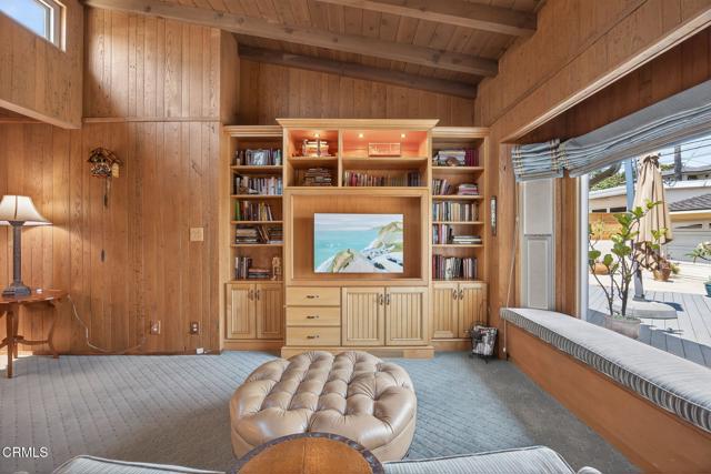 332 Carol Drive, Ventura CA: https://media.crmls.org/mediaz/bbcf3eb1-6066-4c55-a857-ee7167056f8c.jpg