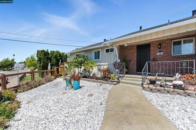 1201 Valle Vista Ave, Vallejo CA: https://media.crmls.org/mediaz/bbd03b16-6d3e-46c6-884b-eea848b7c9f7.jpg