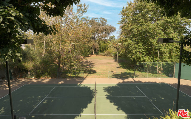7046 Grasswood Avenue, Malibu CA: https://media.crmls.org/mediaz/bbd10498-5523-4b9a-ae82-188d6d8255e4.jpg