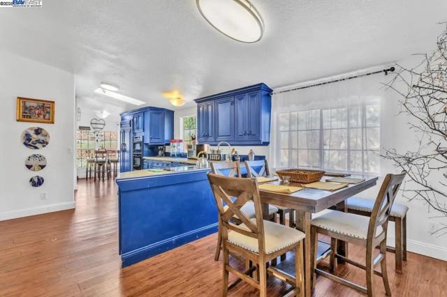 1170 Graceland Pl,  CA: https://media.crmls.org/mediaz/bbd1b917-737d-4bdc-aa91-4a710c2688e5.jpg