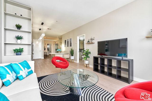 3810 Wilshire Boulevard, Los Angeles CA: https://media.crmls.org/mediaz/bbd1bd5f-2026-4165-89a4-b01b8a60bfc0.jpg