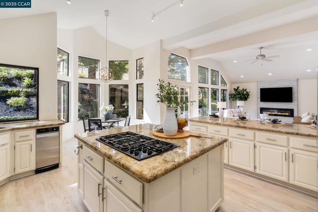 3363 Deer Hollow Drive, Danville CA: https://media.crmls.org/mediaz/bbd1de40-7f00-488b-9a36-065b33eb8f6b.jpg