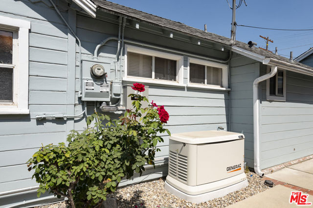 14755 Huston Street, Sherman Oaks CA: https://media.crmls.org/mediaz/bbd20638-048a-4ba0-9819-212b29655711.jpg