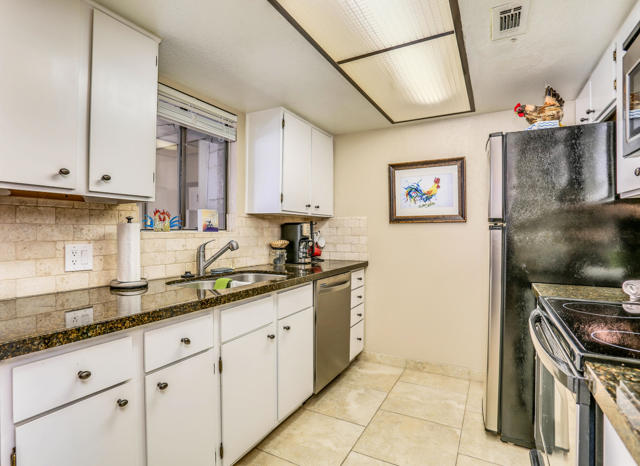 5225 E Waverly Drive, Palm Springs CA: https://media.crmls.org/mediaz/bbd23477-c5db-4993-90e4-b2b8ffdb3365.jpg