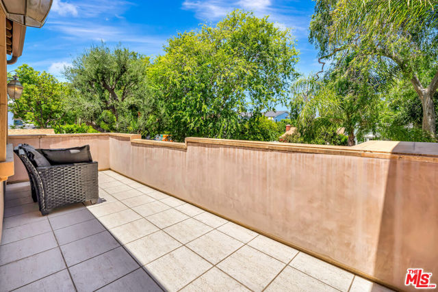 14916 Hesby Street, Sherman Oaks CA: https://media.crmls.org/mediaz/bbd26a27-f98e-4c86-a08f-097d55b7b0f5.jpg