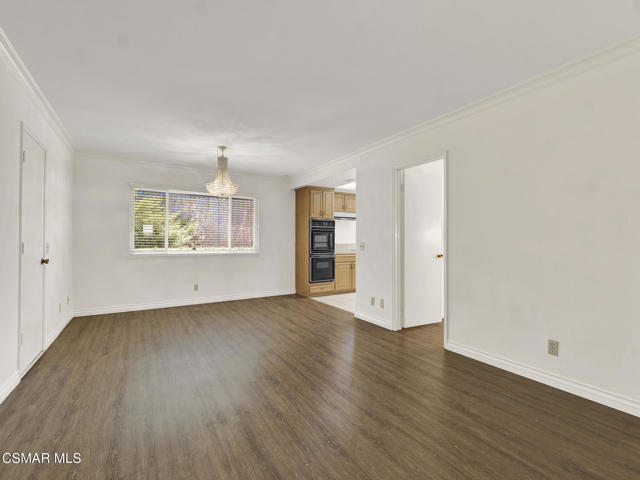 121 Ensenada Avenue, Newbury Park CA: https://media.crmls.org/mediaz/bbd2abed-9e9e-41ff-a7ff-08e33cd34bce.jpg