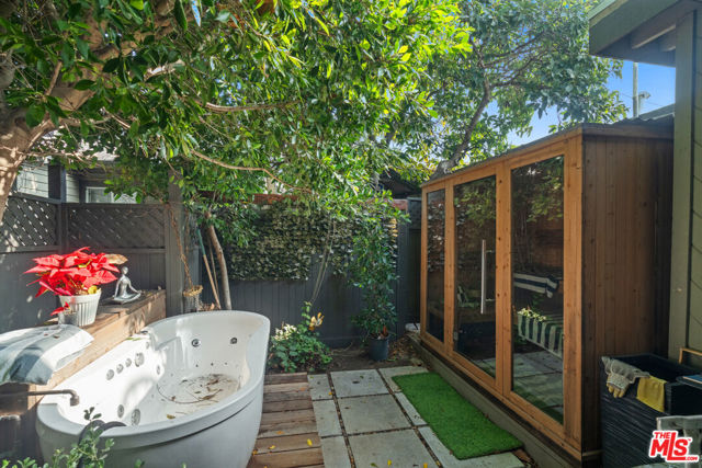 538 Rialto Avenue photo 3