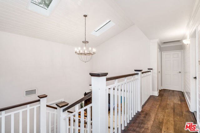 1514 Willow Drive, Topanga CA: https://media.crmls.org/mediaz/bbd33575-74a2-4d5a-b104-8a1c1870b70c.jpg