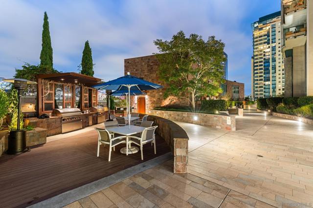 645 Front St, San Diego CA: https://media.crmls.org/mediaz/bbd39f53-fd5e-4d6a-9964-a3716248b1e2.jpg