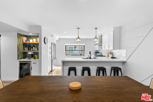 4360 Glencoe Avenue, Marina del Rey CA: https://media.crmls.org/mediaz/bbd3e57e-db1d-4344-b484-5b6ae6b3ebea.jpg