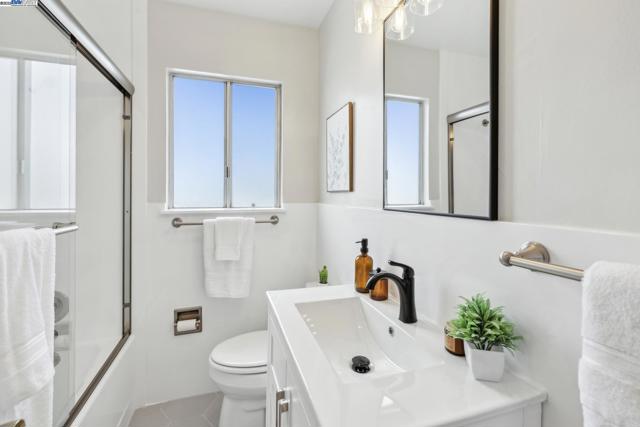 4859 Seaview Ave, Castro Valley CA: https://media.crmls.org/mediaz/bbd40194-73a2-433f-98f8-56e69a594f25.jpg