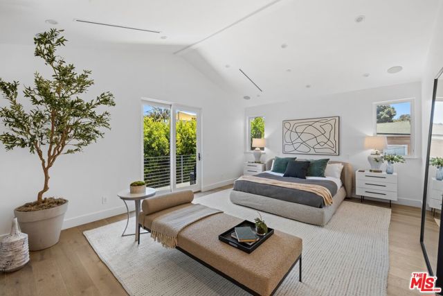 2590 Amherst Avenue, Los Angeles CA: https://media.crmls.org/mediaz/bbd4104d-6624-43de-aaff-e50f3dfc72b2.jpg