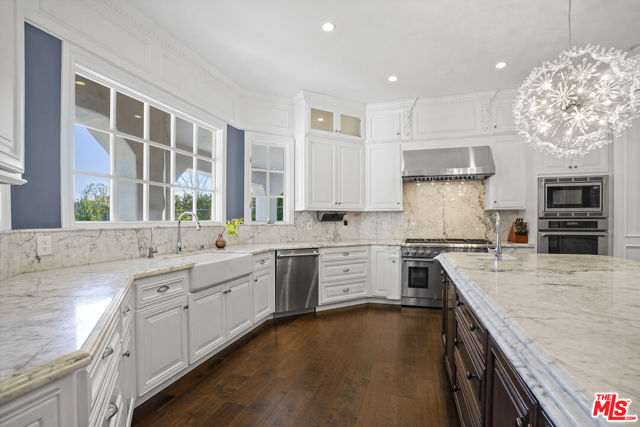 22510 La Quilla Drive, Chatsworth CA: https://media.crmls.org/mediaz/bbd47b80-8fe2-461d-b90a-b1e153a108ca.jpg