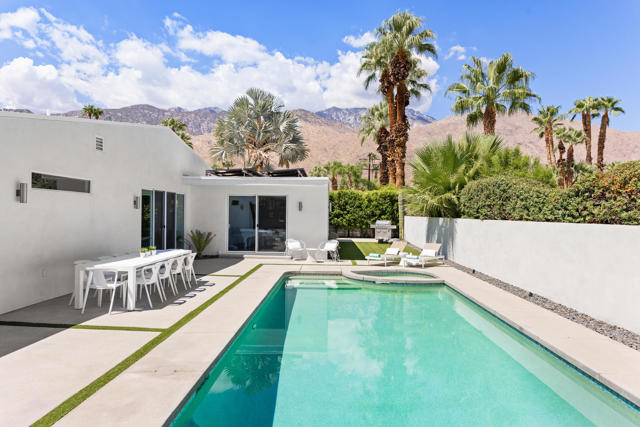 1160 E Marion Way, Palm Springs CA: https://media.crmls.org/mediaz/bbd47f7e-35cd-4261-af31-9b49cf2e7550.jpg