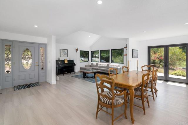 3453 Via Loma Vista, Escondido CA: https://media.crmls.org/mediaz/bbd4ccb7-ee9b-4f76-b8bb-5880159be19b.jpg