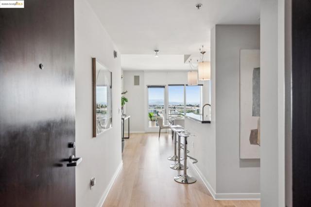 222 Broadway, Oakland CA: https://media.crmls.org/mediaz/bbd5ecfe-2cdf-4c6b-8726-5d2dc99c72ba.jpg