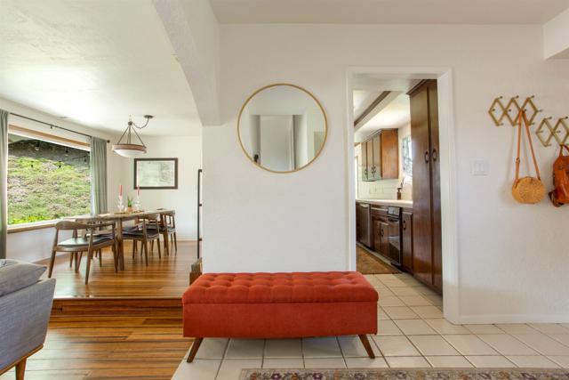 28628 Mountain Meadow Rd, Escondido CA: https://media.crmls.org/mediaz/bbd6069a-c10e-4f87-a811-fe36718610e2.jpg