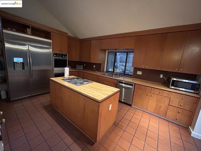 371 Montair DR, Danville CA: https://media.crmls.org/mediaz/bbd6783a-9ae8-4f4e-969f-4cacfe4a06f2.jpg