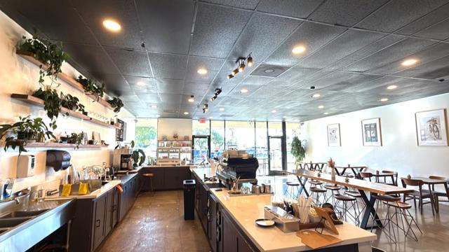 3560 3560 G Street, Merced CA: https://media.crmls.org/mediaz/bbd6977c-85d4-43e9-9925-71a66a514955.jpg