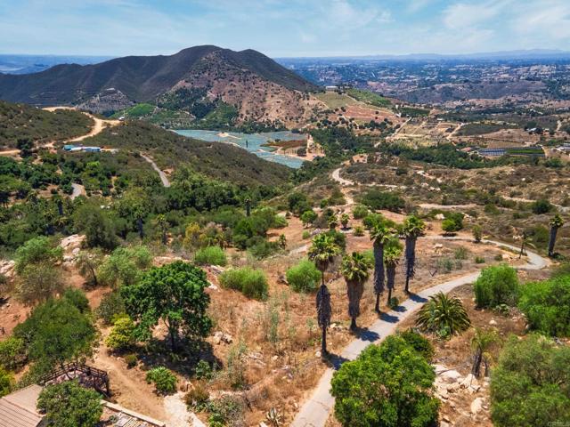 9202 Moon Ridge Road, Fallbrook CA: https://media.crmls.org/mediaz/bbd6abae-7631-4ce2-9eb1-db476e3f6837.jpg