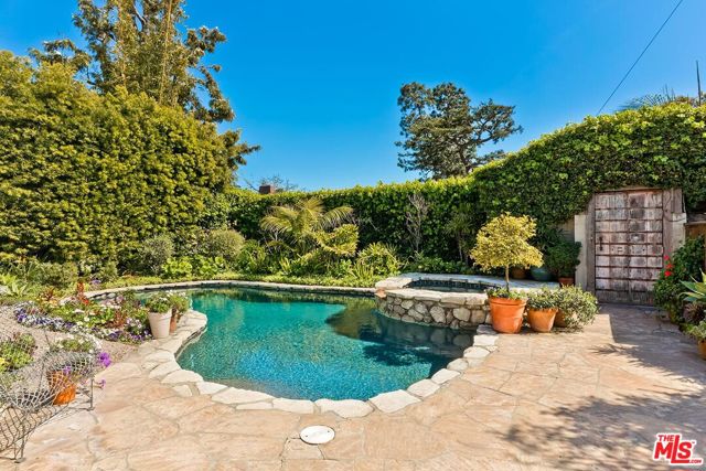 Image 5 of 7 For 335 Amalfi Drive