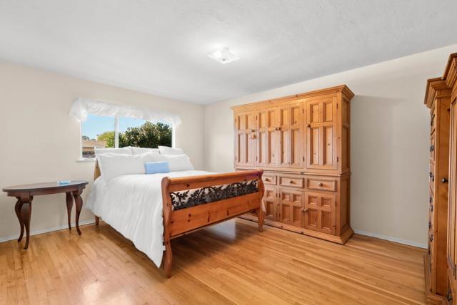 102 32nd Avenue, Santa Cruz CA: https://media.crmls.org/mediaz/bbd6e8e4-3845-4ce8-8e56-db1cce6e0e09.jpg
