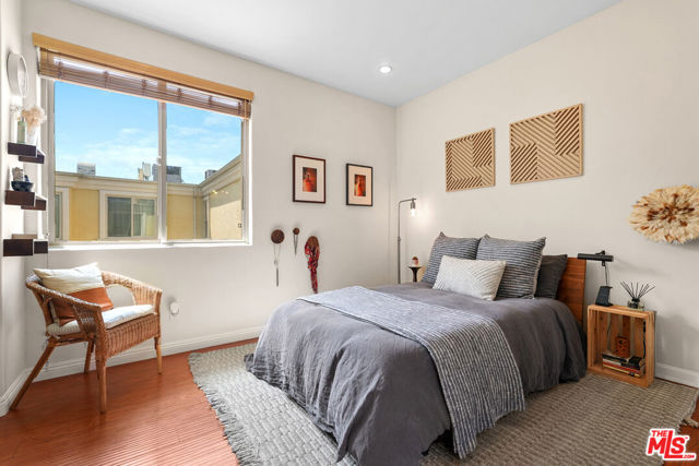 5303 Satsuma Avenue, North Hollywood CA: https://media.crmls.org/mediaz/bbd7057c-7dd9-4499-a324-f605b9430639.jpg