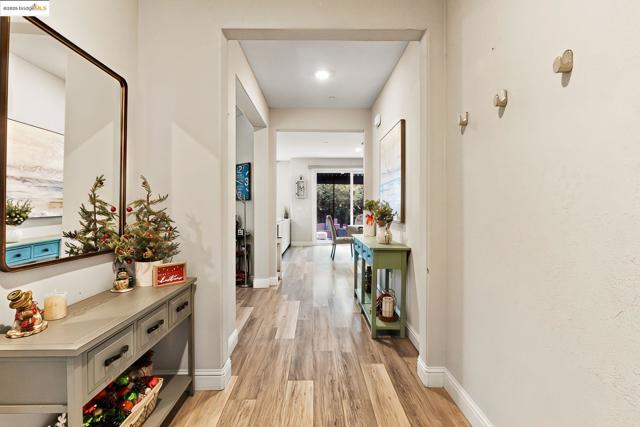 716 Cabada Dr, Brentwood CA: https://media.crmls.org/mediaz/bbd71fac-1988-4b00-b7c0-f7af10e14b49.jpg