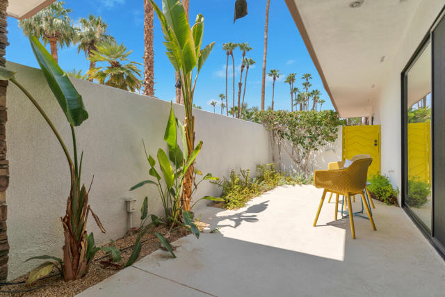 2598 S Camino Real, Palm Springs CA: https://media.crmls.org/mediaz/bbd76500-643d-46fe-b3d5-c732a5814669.jpg