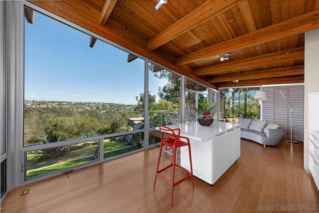 1635 Gascony Rd, Encinitas CA: https://media.crmls.org/mediaz/bbd7acf5-a4c8-4f41-9593-615a4eed5190.jpg