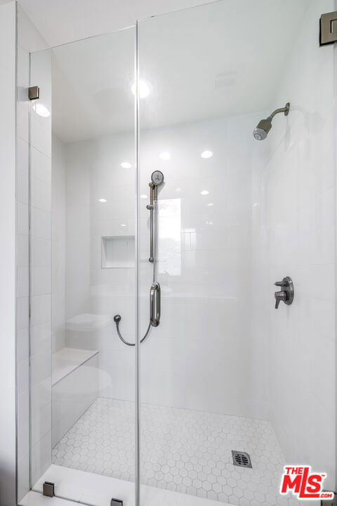 5761 Calpine Drive, Malibu CA: https://media.crmls.org/mediaz/bbd7ce2e-60ec-42e9-81bf-3bd1e4b885ef.jpg