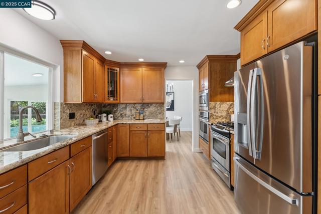 36 Playa Ct, San Ramon CA: https://media.crmls.org/mediaz/bbd7d88d-96cf-4f79-bd67-dd70996f8726.jpg