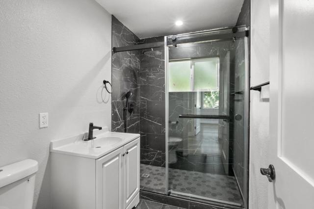 212 E Longview Avenue, Stockton CA: https://media.crmls.org/mediaz/bbd83854-033a-4134-a547-a41dde3ca0a3.jpg