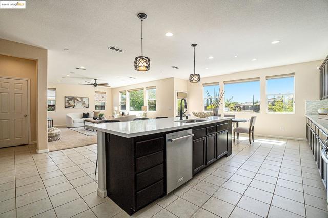 2776 Alves Ranch Rd, Pittsburg CA: https://media.crmls.org/mediaz/bbd897cf-b038-47a2-ad84-a60d55c16b18.jpg