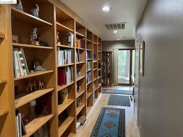 Image 10 of 48 For 16160 Willow Glen Rd