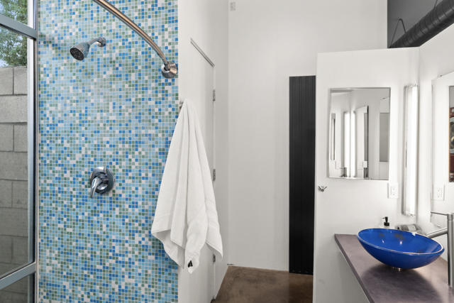 Image 17 of 30 For 2555 Junipero Avenue