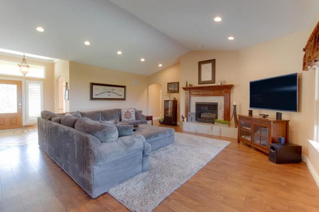 303 Taryn Court, Hollister CA: https://media.crmls.org/mediaz/bbd9b1e3-df8b-412a-883f-6a947a7261ae.jpg