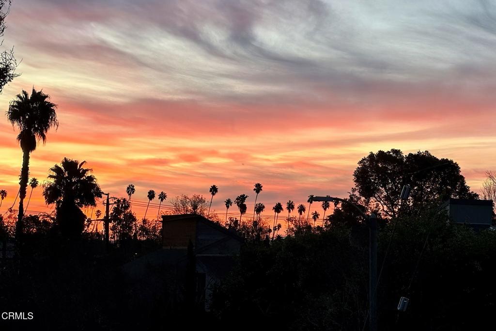 https://media.crmls.org/mediaz/bbd9b46f-50ac-4cef-aad2-5f18303f1249.jpg?preset=X-Large