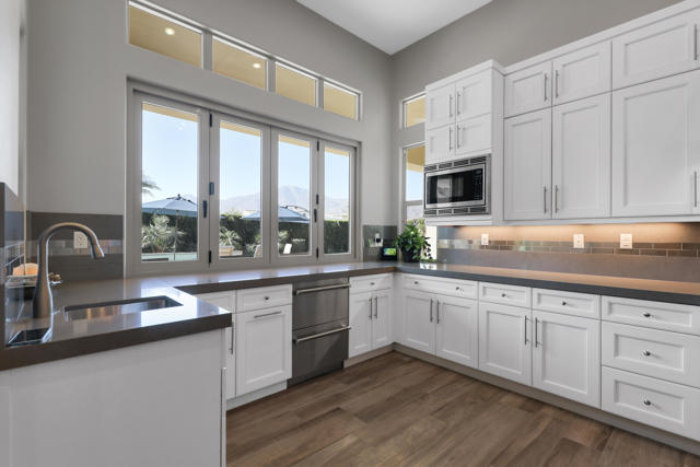 81320 Thunder Gulch Way, La Quinta CA: https://media.crmls.org/mediaz/bbd9b9b3-54c7-4559-bc80-7af760fcd64c.jpg