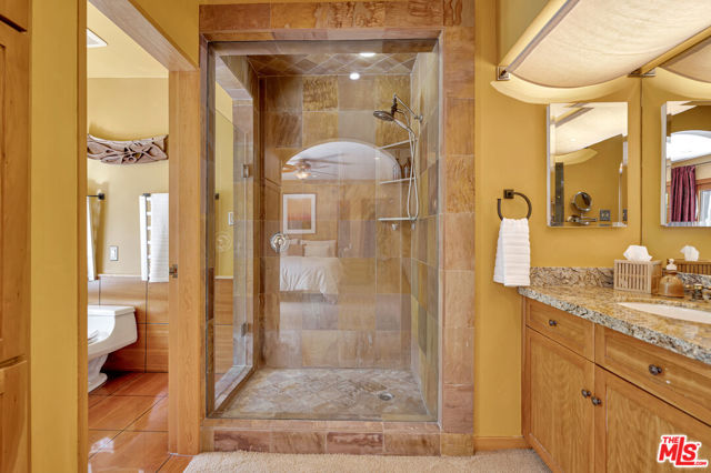 15511 Woodcrest Drive, Sherman Oaks CA: https://media.crmls.org/mediaz/bbda258e-823b-4ac6-a3df-40268b730f7b.jpg