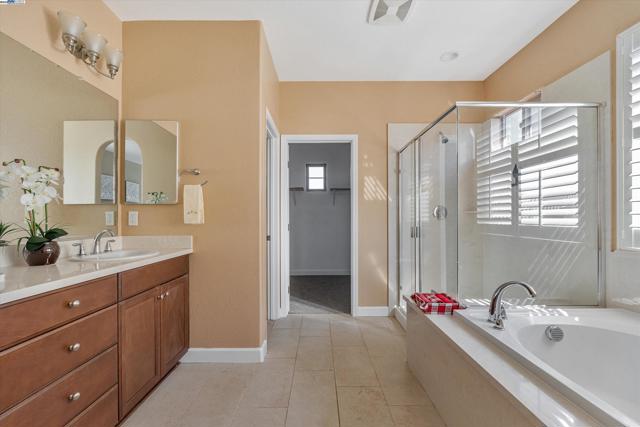 3602 Levanto Way, Manteca CA: https://media.crmls.org/mediaz/bbda5dc1-5dda-4c32-b3cb-6415b56e5daa.jpg