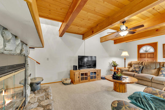 52402 Pine Ridge Road, Idyllwild CA: https://media.crmls.org/mediaz/bbda7fdf-ccf6-4514-b3b9-8acc30331e2d.jpg