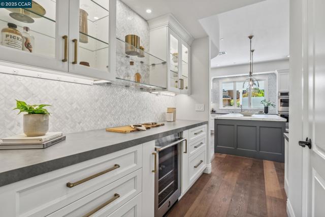 10 Candlelight Lane, Lafayette CA: https://media.crmls.org/mediaz/bbdae1ee-849e-4520-af9c-268c51c98ab7.jpg